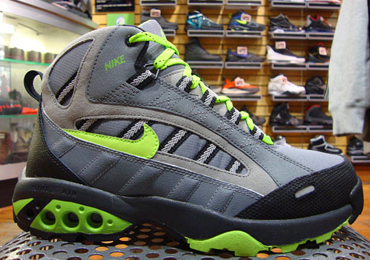 Nike Air Umara ACG Neon Sneaker Boots.jpeg